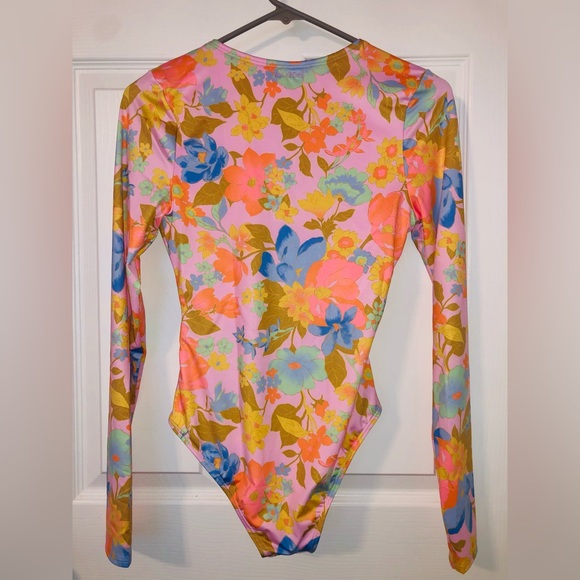 Billabong 1 piece bathing suit - Picture 7 of 9